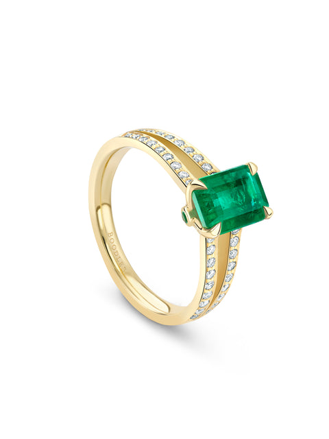 Classic Split Shoulder Emerald Yellow Gold Ring