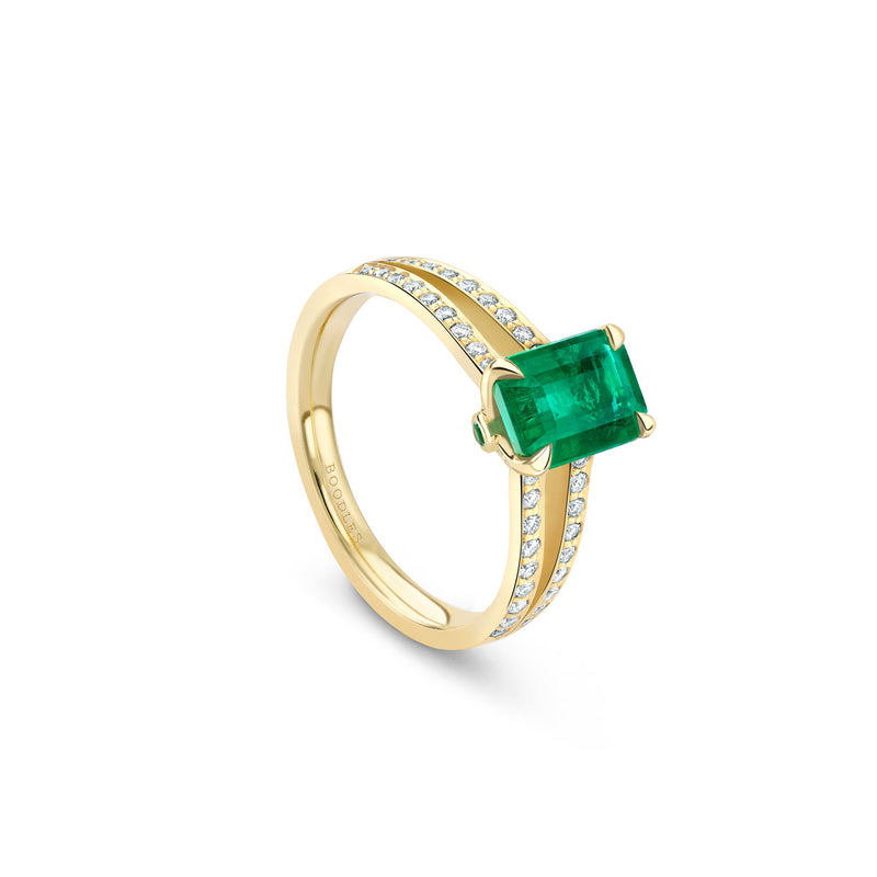 Classic Split Shoulder Emerald Yellow Gold Ring