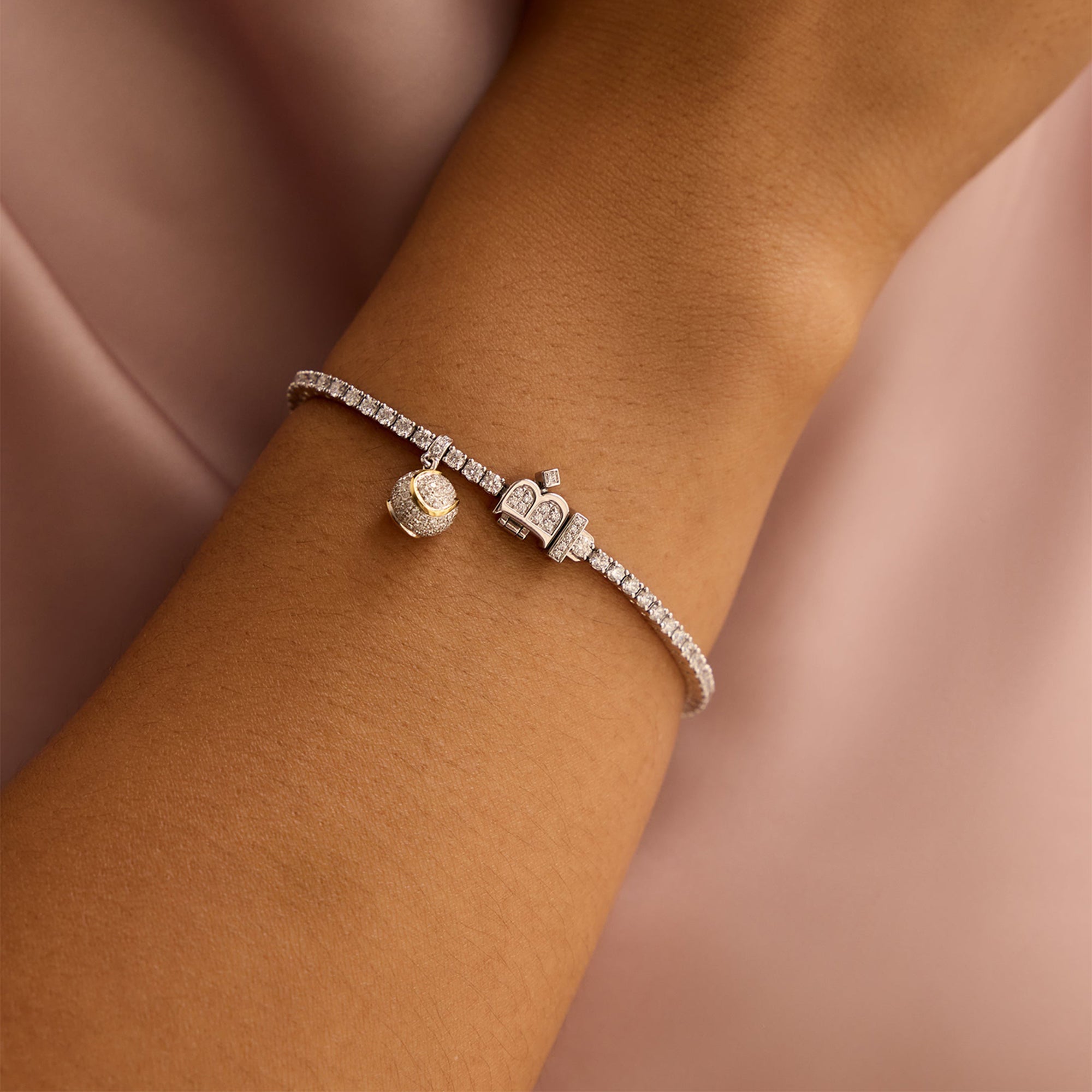 2.7 Carats (Yellow Gold Charm) 2.7 Carats (Yellow Gold Charm)