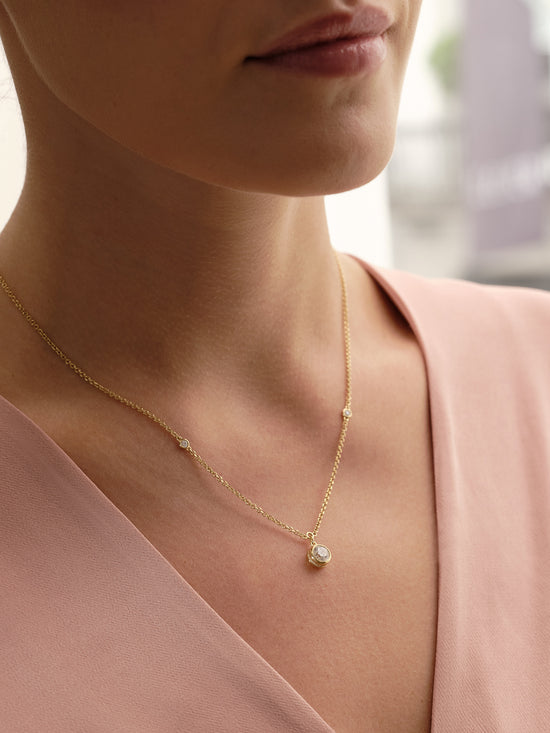 Classic Round Diamond Yellow Gold Pendant