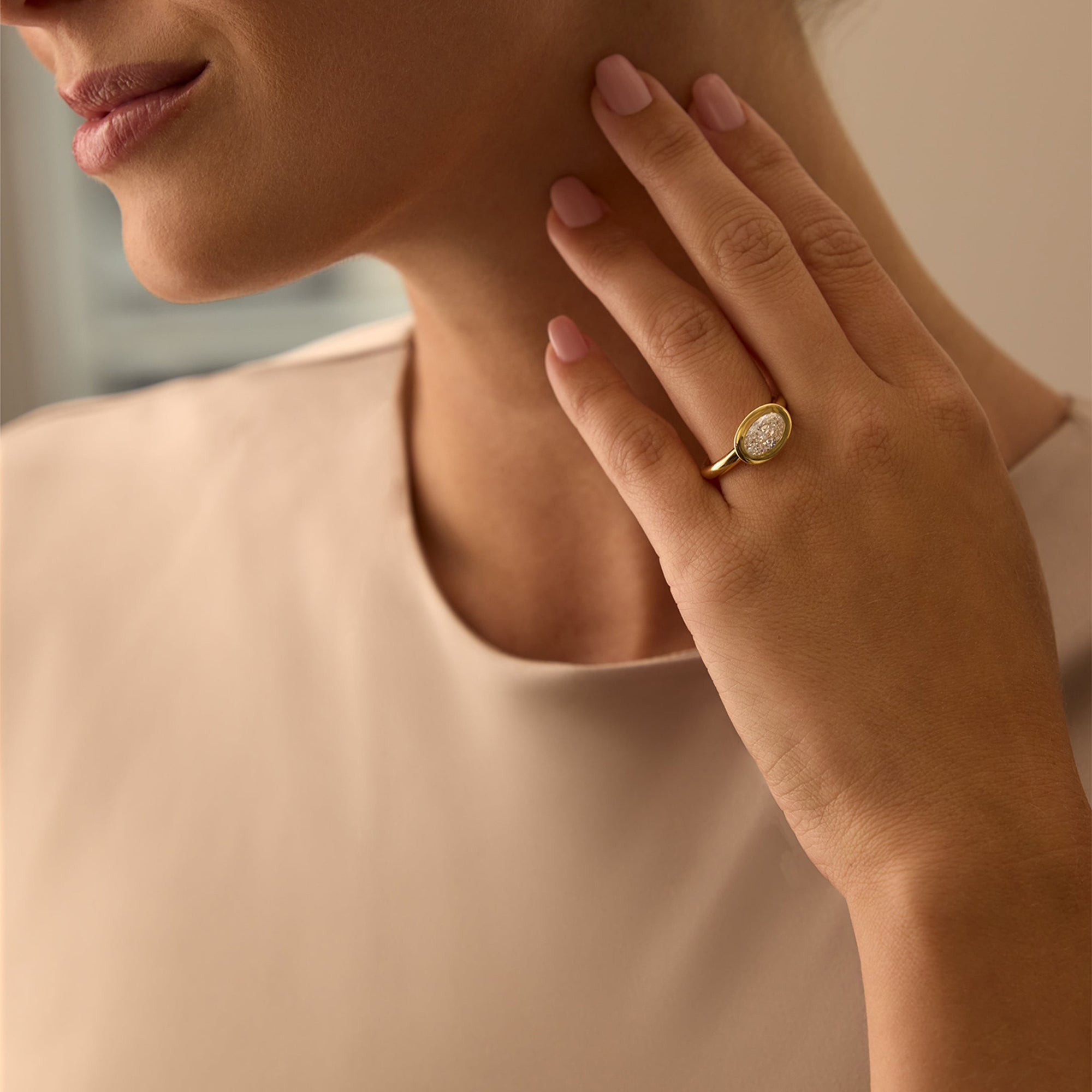 Florentine Oval Diamond Yellow Gold Ring | Boodles