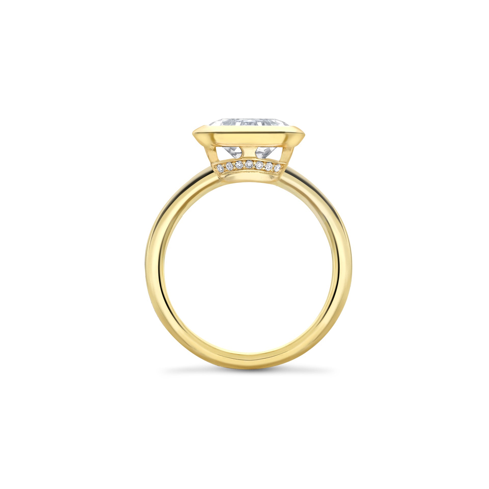 Florentine Oval Diamond Yellow Gold Ring