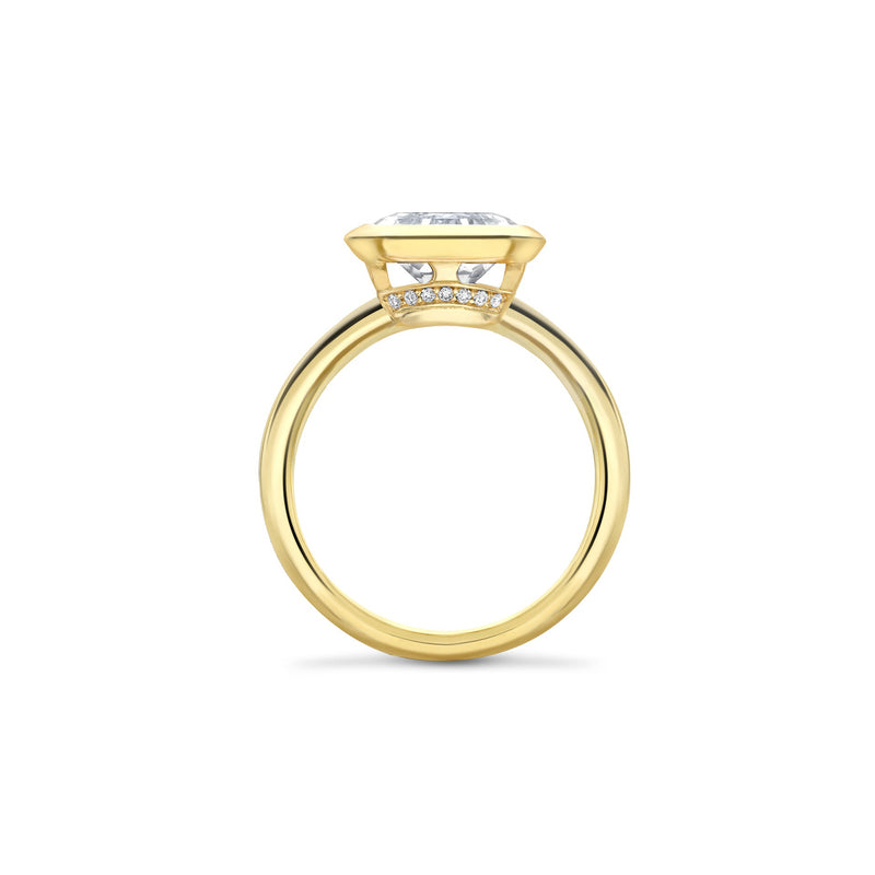 Florentine Oval Diamond Yellow Gold Ring
