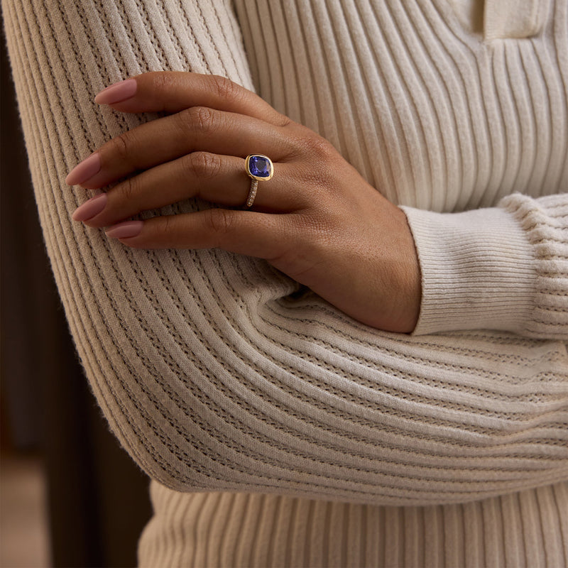 Florentine Dolce Vita Cushion Tanzanite Yellow Gold Ring | Boodles