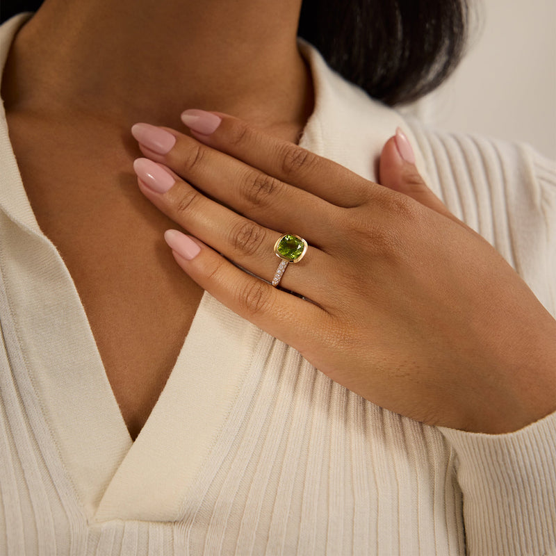 Florentine Dolce Vita Cushion Peridot Yellow Gold Ring | Boodles