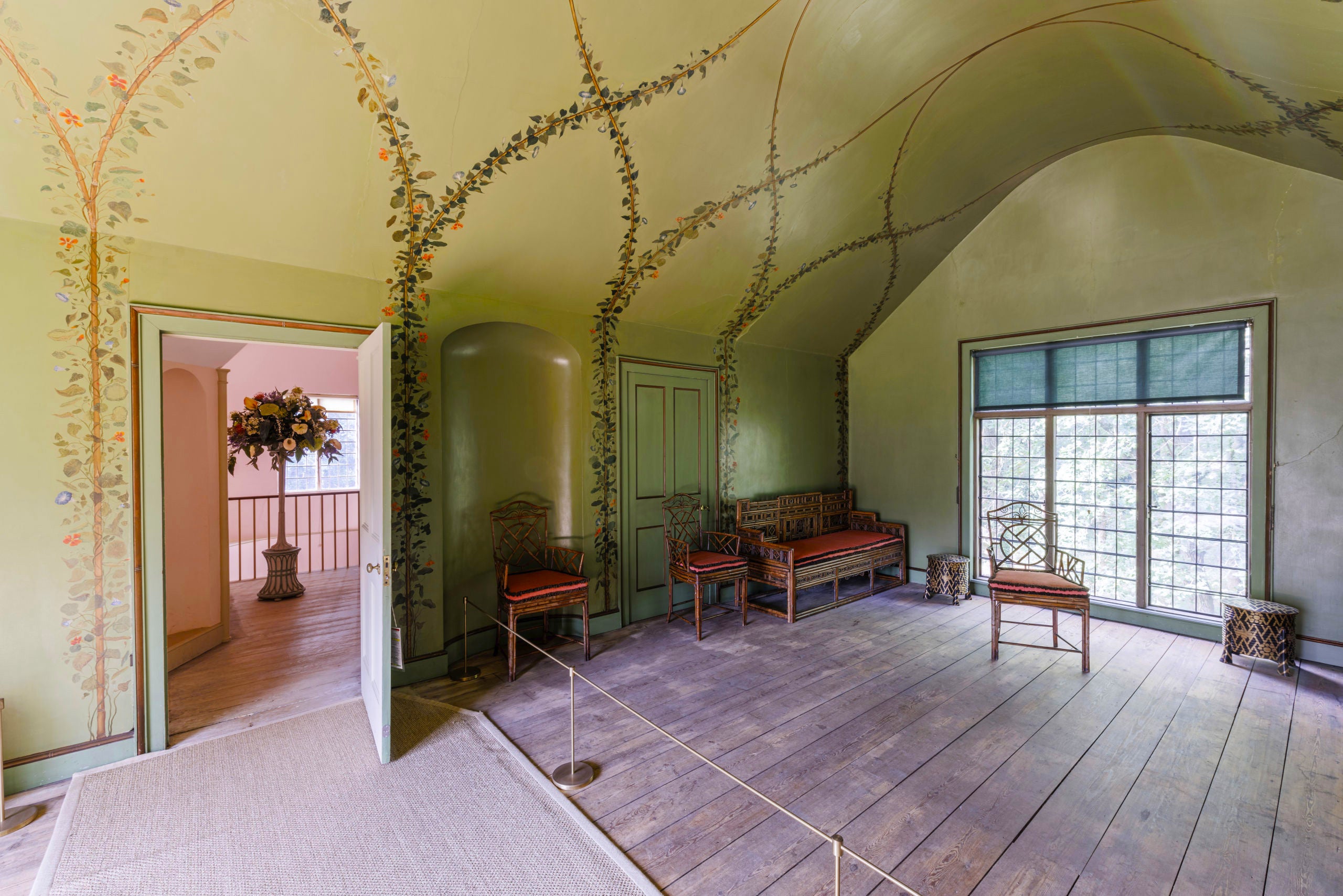 Interior of a room with decorative elements and furniture. Historic Royal Palaces, Chelsea flower show, Boodles garden.